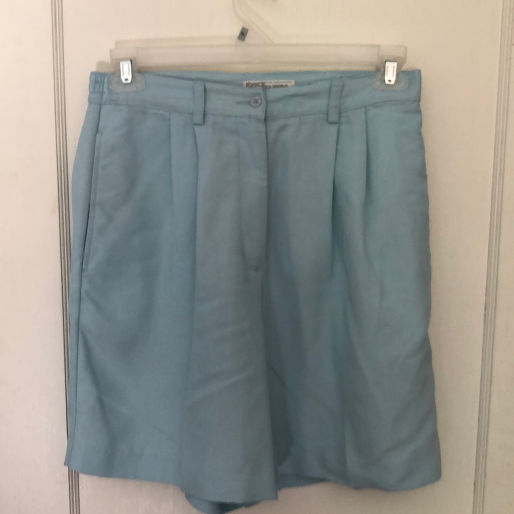 Izod cute Bermuda shirt size 12 waist 16” with stretch